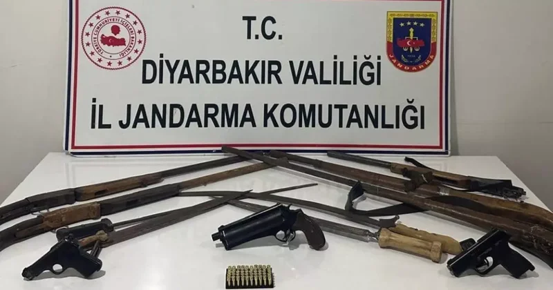 Jandarma dan operasyon! Çok sayıda silah ve kaçak malzeme ele geçirildi