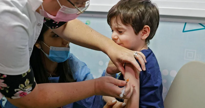 ABD çocuk aşılarını azaltıyor: Sağlık Bakanlığı daha az dozda önerecek Dünya Haberleri