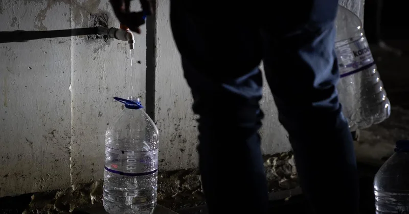 Ankara da kesintiler nedeniyle su ihtiyacı çevredeki çeşmelerden karşılanıyor