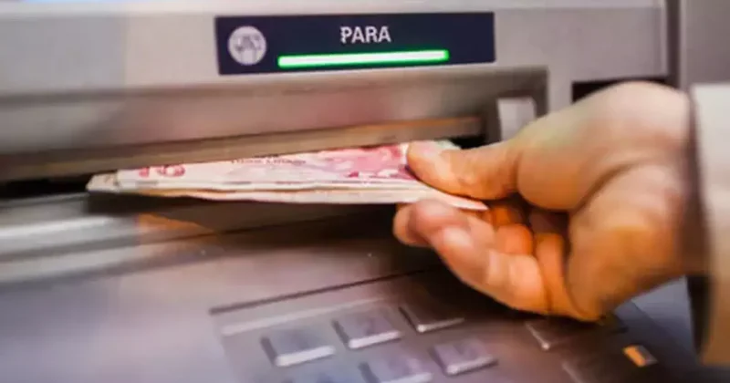 ATM den para çekenlere yeni tuzak! Kart şifrenizi ele geçirebilirler