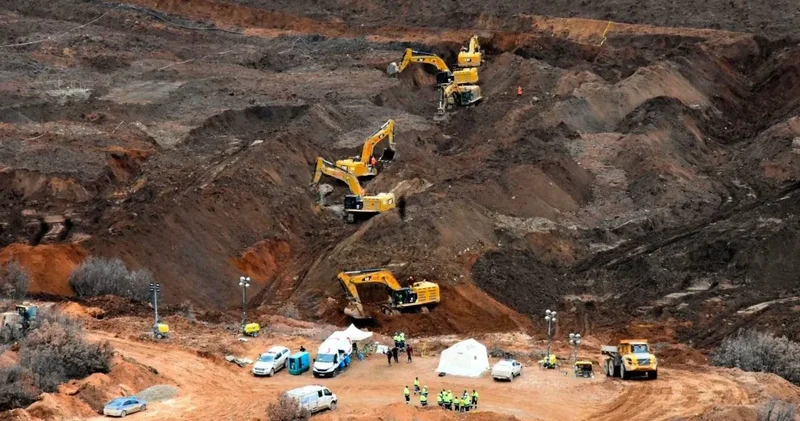 9 işçinin can verdiği İliç faciası davası: Avukat, mahkeme başkanının AKP li vekille fotoğrafını heyete sundu, reddi hakim talebi reddedildi