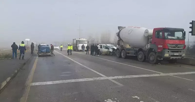 Ankara da yoğun siste 2 kaza, 5 yaralı