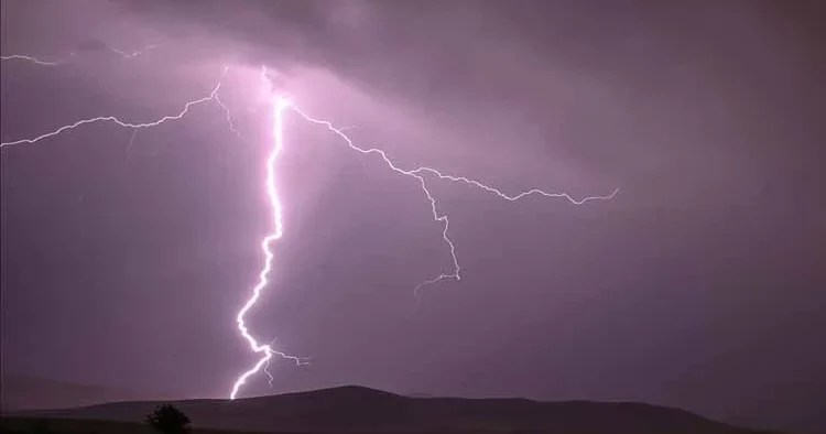 Doğanın kurbanı oldular: Çiftçileri yıldırım çarptı... 9 ölü, 6 yaralı