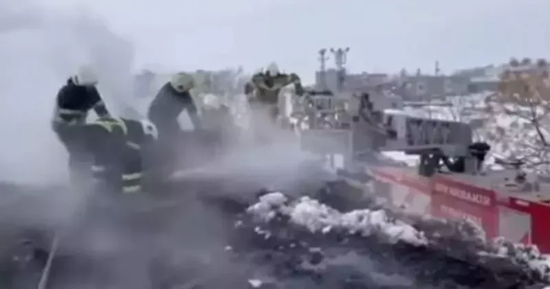 Diyarbakır’da okulun çatısı yandı