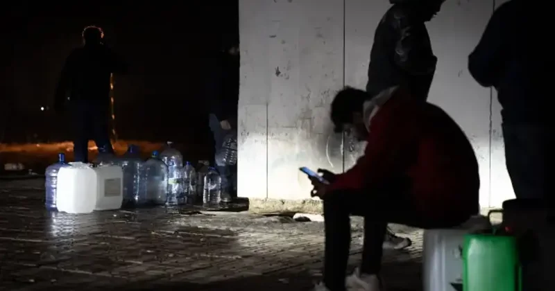 Ankara da su kesintisi vatandaşı gece yarısı sokağa döktü