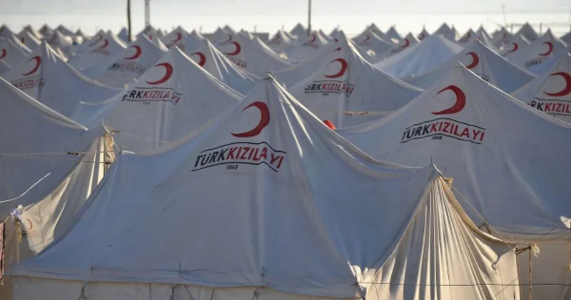 Depremin yıl dönümünde Kızılay Şube Başkanından skandal açıklama: Bilimsel olarak doğru olan o çadırın satılmasıydı