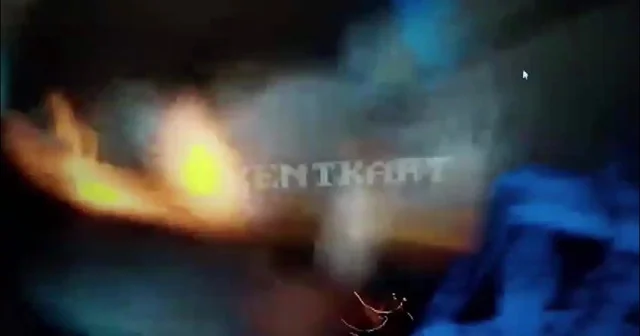 Yolcu minibüsü ile otomobil kafa kafaya çarpıştı: O anlar kamerada Adana Haberleri