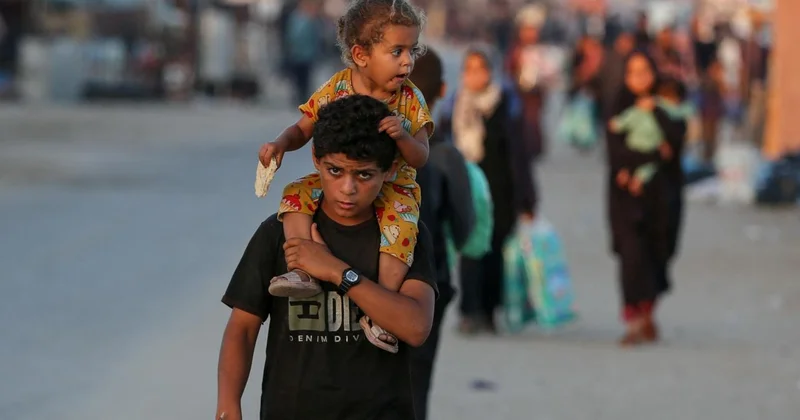 Katil İsrail’in sınırlı geçiş izni verdiği Refah tan 4. günde sadece 21 kişi Gazze ye döndü