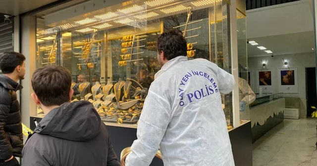 Kar maskeli şüpheliler, kuyumcu çalışanını darbedip 1 kiloya yakın altını alarak kaçtı Batman Haberleri