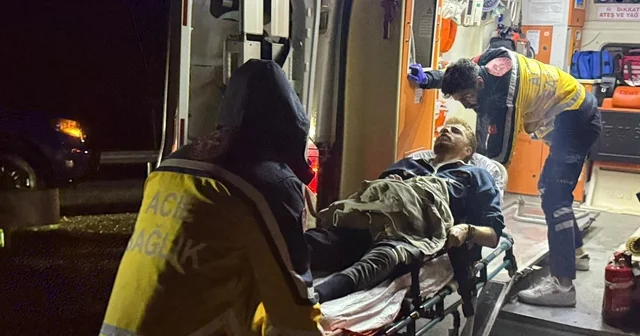 Önce refüje ardından bariyerlere çarptı: 2 yaralı Manisa Haberleri