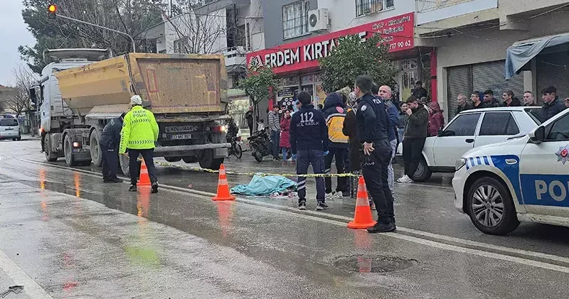 Yolun karşısına geçerken TIR’ın çarptığı yaya öldü; aynı yolda eşine de otomobil çarpmış