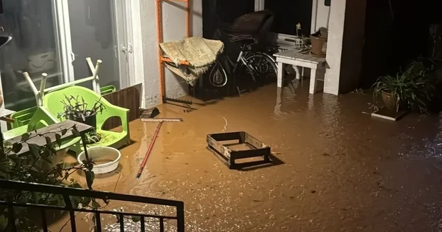 Marmaris merkezde fırtına, kırsal bölgelerde sağanak yaşamı olumsuz etkiledi Muğla Haberleri