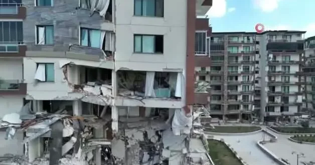 Zelzele şiiri yürekleri dağladı! Deprem şehitleri için gözyaşları sel oldu