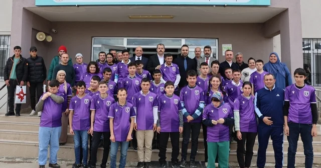 Vezirköprü de özel gereksinimli öğrencilere Samsunspor forması hediye edildi Samsun Haberleri