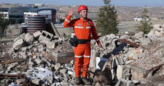 JAKEM de deprem sonrası umut arayan patiler Fokus enkazda canlı hayat kurtarmaya hazırlanıyor Nevşehir Haberleri