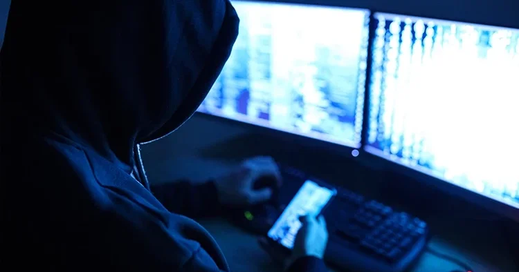 MİT ve Jandarma dan ortak operasyon: Zararlı yazılımla kredi kartlarını boşaltan 10 şüpheli yakalandı