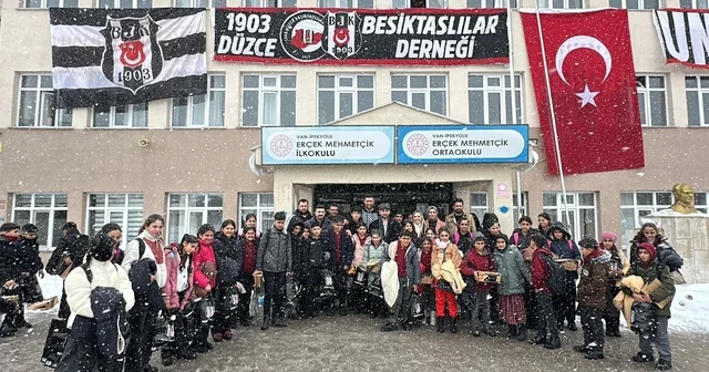 Düzce den Van a kardeşlik eli 1903 Düzce Beşiktaşlılar Derneği nden Soğuğa Karşı Omuz Omuza projesi kapsamında Vanlı öğrencileri ısıtan destek Van Haberleri