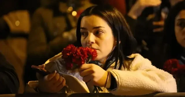 Asrın felaketinin 3’üncü yıl dönümü: Depremde hayatını kaybedenler için sessiz yürüyüş düzenlendi VİDEO İZLE