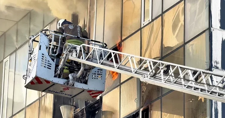 İstanbul daki gece kulübünde yangın