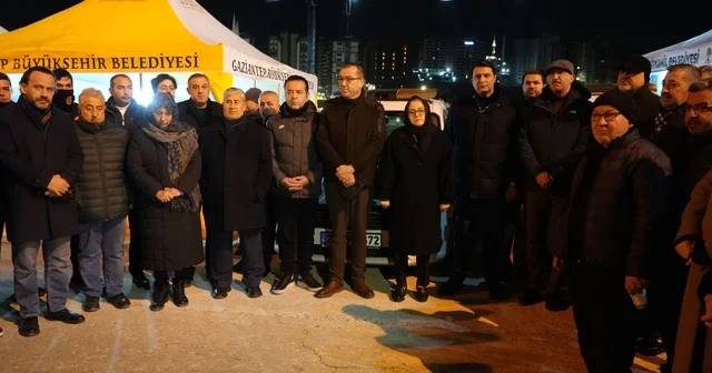 Gaziantep te deprem şehitleri 3 üncü yılında göz yaşlarıyla anıldı Dualar okundu, saygı duruşunda bulunuldu, hayatını kaybedenlerin yakınları göz yaşı döktü Gaziantep Haberleri