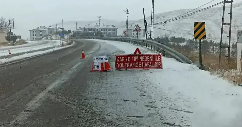 Kar ve tipi nedeniyle kapanan Kayseri Malatya kara yolu yeniden ulaşıma açıldı Kayseri Haberleri