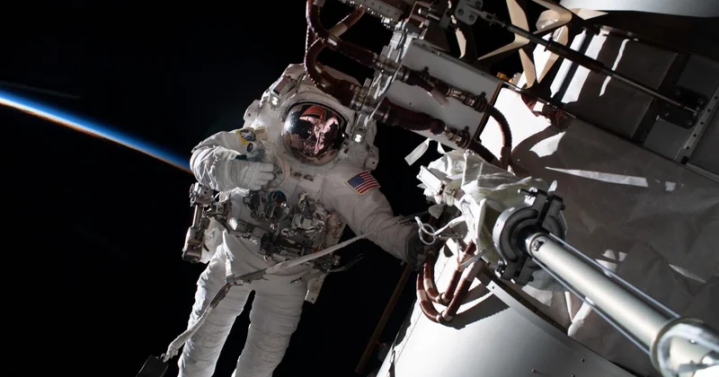 NASA astronotların akıllı telefon kullanmasına izin verecek