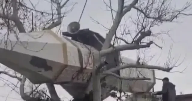 Osmaniye’de şiddetli rüzgar cami minaresini devirdi VİDEO İZLE
