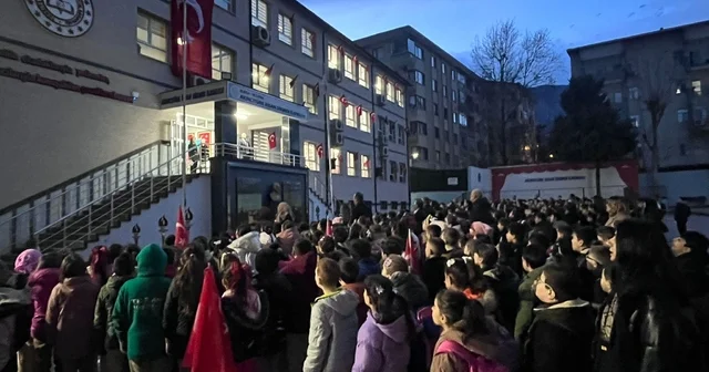 Bursa da minik öğrenciler, depremde hayatını kaybedenleri unutmadı Bursa Haberleri