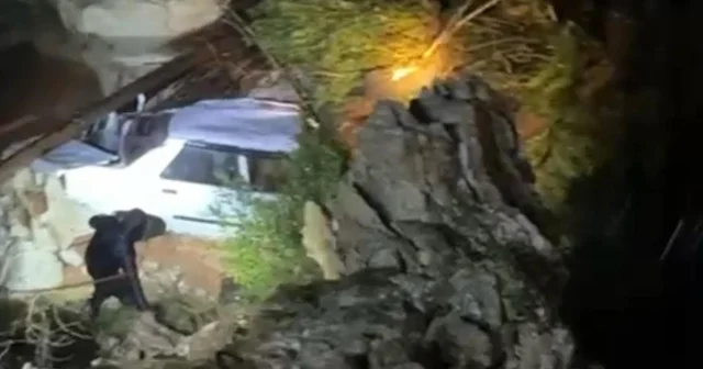 Marmaris te bir kişi sele kapıldı: Arama çalışmaları sürüyor Dereden geçmeyelim sözünü dinlemedi sele kapıldı Muğla Haberleri