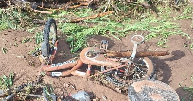 Marmaris te sağanak yağışın izleri gün ağarınca ortaya çıktı Sel sularına kapılan araçtaki 1 kişi hayatını kaybetti Muğla Haberleri