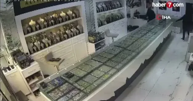 Batman da maskeli soygun dehşeti: Kuyumcular kepenk kapatıp valiliğe yürüdü