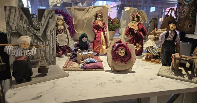 Enkazdan çıkardığı bez bebeklerini anı olarak saklıyor Hatay Haberleri