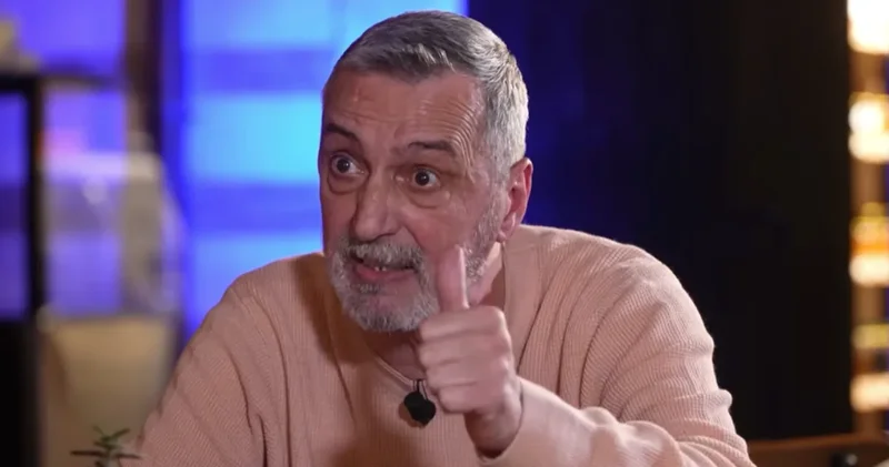 Abdülkerim Durmaz canlı yayında olduğunu anlamadı: Stüdyoda kendinden geçti