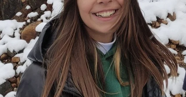 Depremde tüm ailesini kaybeden baba, 04.17 de mezar başında gözyaşlarına boğuldu Acılı baba Fatih Kara: Ben 4 çocuk babasıydım. Bayram geldiğinde baba harçlık ver diyen bir evladım kalmadı. 13 yaşındaki kızım hala kayıp bulunamadı Adana Haberleri