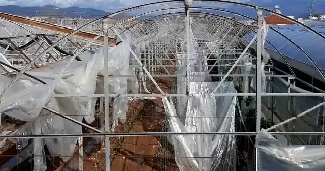 Kumluca’yı gece yarısı hortum vurdu seralar yerle bir oldu VİDEO İZLE