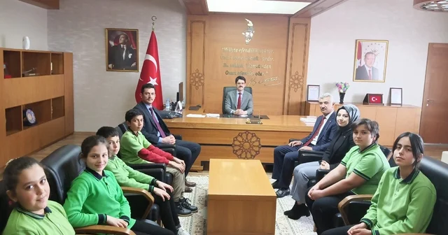 Ulaş ta öğrenciler, Kaymakam Eskimez i ziyaret etti Sivas Haberleri