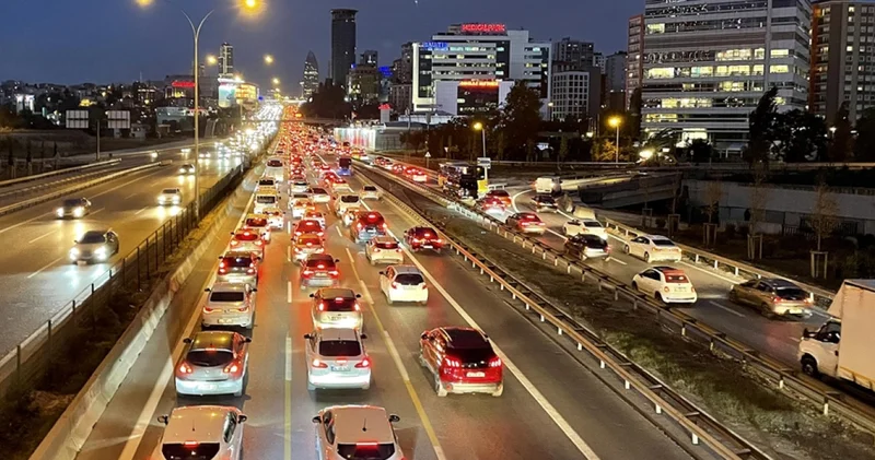 İstanbul da trafik yoğunluğu yüzde 76 ya kadar çıktı Son dakika haberleri