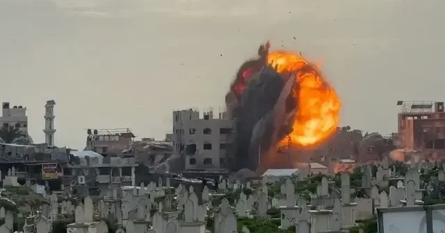 İsrail ordusu ateşkese rağmen Gazze nin doğusunda bir binayı bombaladı VİDEO İZLE