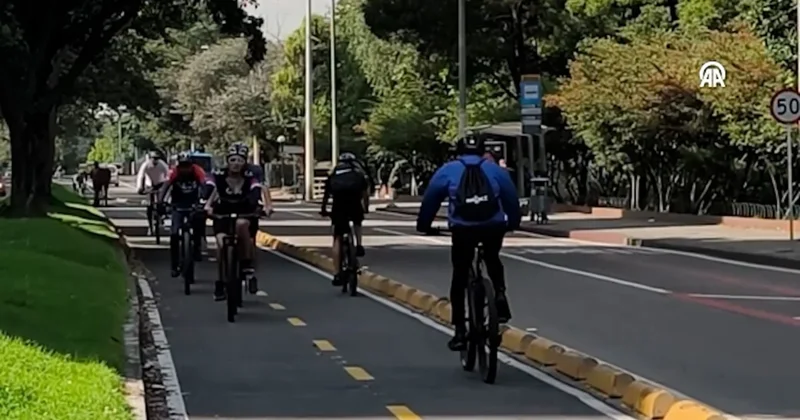 O ülkede bütün otomobiller ve motosikletler kontak kapattı Sözcü Gazetesi