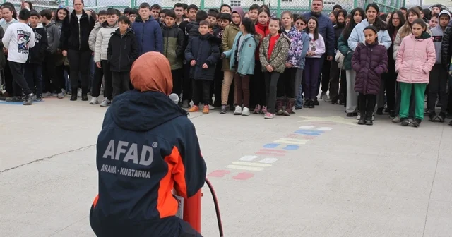 AFAD okullarda eğitimlerine devam ediyor Afyonkarahisar Haberleri