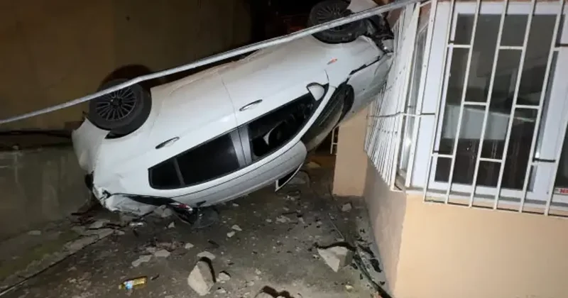 İstanbul da mahalleyi ayağa kaldıran kaza: 8 metre yüksekten düştü!