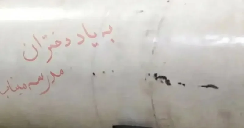 İran dan Tel Aviv e fırlatılan füzede Minab okulu kız öğrencilerinin anısına mesajı Sözcü Gazetesi