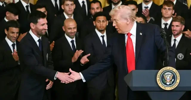 Donald Trump Arjantinli süper yıldız Messi’yi ağırladı: Oğlum senin ve Ronaldo’nun hayranı VİDEO İZLE