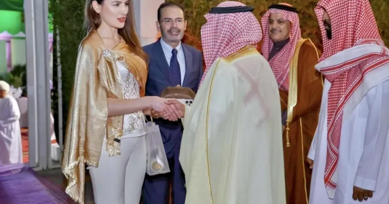 Büyükelçinin iftar için tercih ettiği kıyafet olay oldu