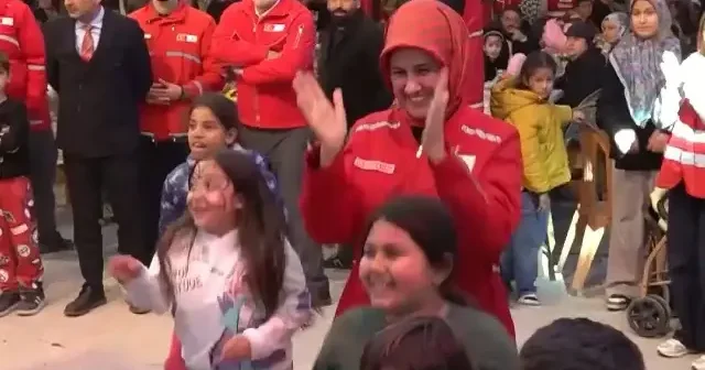 Kızılay Genel Başkanı Yılmaz Hatay da depremzedelerle iftar yaptı VİDEO İZLE