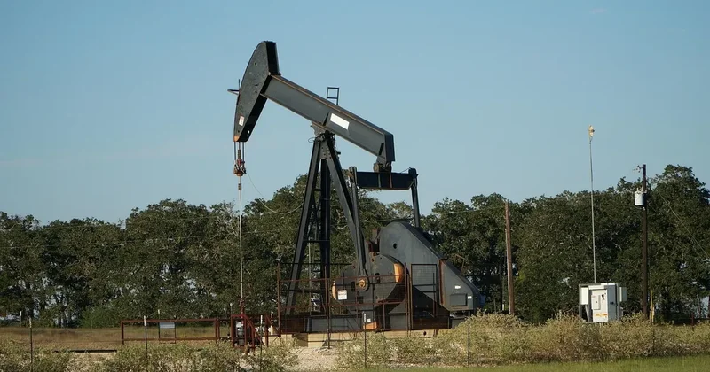 Suudi Arabistan dan petrole son 3.5 yılın en büyük zammı