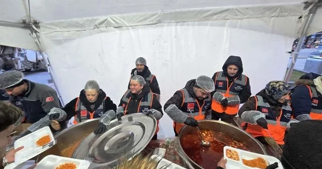 Kütahya AFAD gönüllülerinden iftar çadırında yemek dağıtımı Kütahya Haberleri