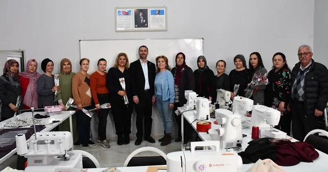 Beylikova da kadınlar için bin çiçek dağıtıldı Eskişehir Haberleri