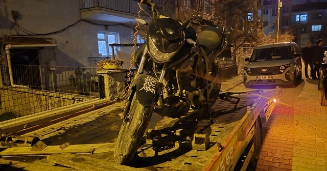 Yarışa katıldı ama polisten kaçamadı Motosiklet yarışına katılan 17 yaşındaki ehliyetsiz sürücü 202 bin 500 TL ceza yedi Eskişehir Haberleri