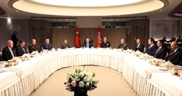 Bakan Güler, OYAK Yönetim Kurulu Başkanı Aksakallı ve beraberindekilerle iftarda buluştu Ankara Haberleri